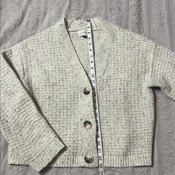 Universal Thread Cream Button-Up Cardigan - Picture 9 of 9